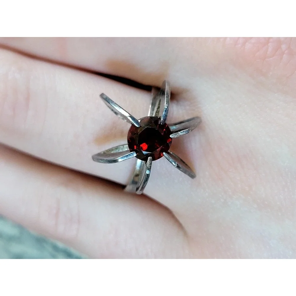 Vintage MCM Starburst Sterling‎ Silver Red Stone Ring Garnet Unique Size 7